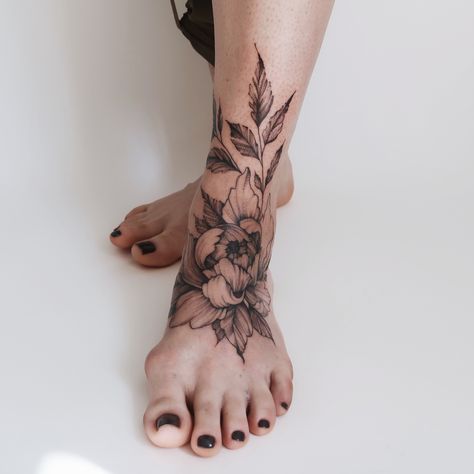 Foot And Shin Tattoos For Women, Peony Foot Tattoo, Floral Shin Tattoos For Women, Floral Foot Tattoo, Flower Foot Tattoo, Ankle Foot Tattoo, Floral Hip Tattoo, Minimalistic Tattoo, Shin Tattoo