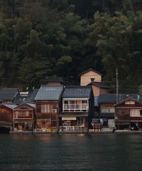 “Funaya” houses in Ine, Kyoto Prefecture, Japan. Photography by @yuthanan Ine Japan, Ine Kyoto, Japan Apartment Aesthetic, Kyoto Buildings, Kyoto Japan Photography, Kyoto House, Japan Apartment, Kyoto Photography, Japanese Countryside