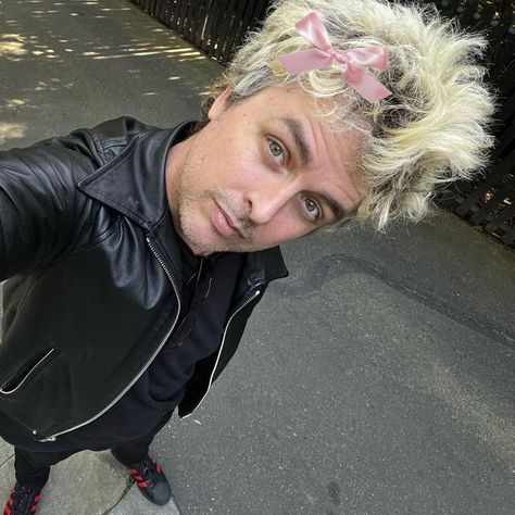 Green Day Live, Billy Joe Armstrong, Billie Green Day, Instagram Profile Picture, Green Day Billie Joe, Tré Cool, Joe Armstrong, Best Night Of My Life, Billie Joe Armstrong