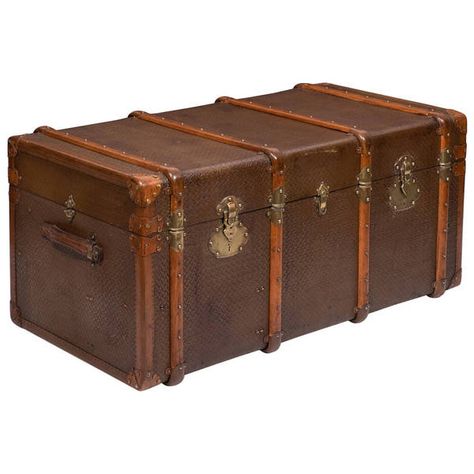 Travel Trunk Ideas, Trunks Luggage, Photography Captions, Trunk Ideas, Trunk Boxes, Nomad Life, Travel Trunk, Coffee Table Trunk, Antique Trunk