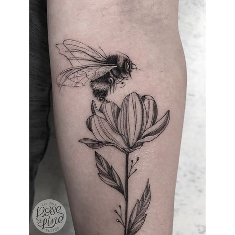 Bees On Flowers Tattoo, Black And White Women Tattoo, Bumblebee And Flower Tattoo, Flowers And Insects Tattoo, Bee On A Flower Tattoo, Garden Tattoos For Women, Bee On Flower Tattoo, Black Bee Tattoo, Cuba Tattoo