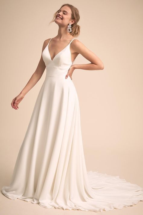 vestido de noiva clean, simples + acessórios Backless Wedding Dress Simple, Bhldn Wedding Dress, White Wedding Dress, Backless Wedding, Mod Wedding, Dress Out, Backless Wedding Dress, Satin Wedding, Wedding Dreams