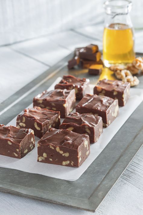 National Honey Board Recipe: Chocolate Walnut Fudge Honey Fudge, Recipe Using Honey, Fantasy Fudge, Chocolate Walnut Fudge, Milk Chocolate Fudge, Walnut Fudge, Fudge Recipes Chocolate, Homemade Fudge, Kraft Recipes