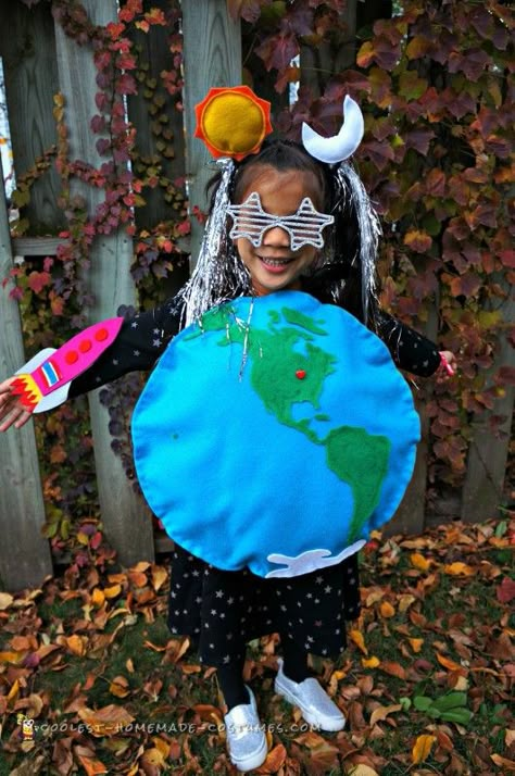 Out of This World Earth (and Beyond!) Costume Science Costumes, Earth Costume, Science Dress, Fancy Dress Costumes Kids, Funky Friday, Space Costumes, Carnaval Costume, Homemade Costume, Costume Works