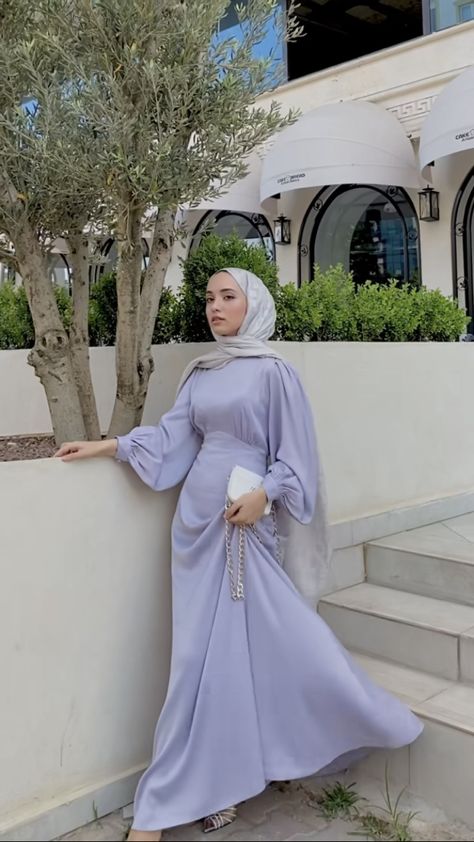 Hijab Classy Dress, Elegant Dresses For Hijab, Modest Dresses For Graduation, Modest Gold Dress, Dresses For Hijabi Girl, Dress For Hijab Girl, Prom Dresses For Hijabis, Soiree Dresses For Hijab Classy, Elegant Hijab Dress