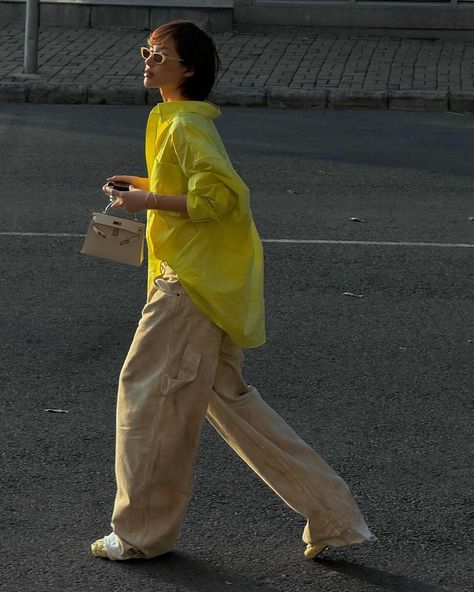 _________ @ya_______i 💛 @klinhnd 🩶 #fujix100vi #styles #streetstyle #fashioninspo #fashioninspiration #stylinginspiration #ootdinspo #stylinginspo #fahionblogger #outfitinspiration #fashionblog #outfitinspo #colour #mood Vintage Chic Outfits, Summer Outf, Colour Mood, Chic Lifestyle, Enjoy Today, Cool Fits, Outfit Winter, April 22, Street Chic