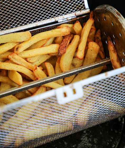 How to make the BEST Homemade Crispy Air Fryer French Fries - Daily Yum Kalorik Air Fryer, Chefman Air Fryer, Air Fry French Fries, Homemade Sweet Potato Fries, Air Fryer Fries, Cooking French Fries, Air Fry Potatoes, Air Fryer French Fries, Homemade Fries