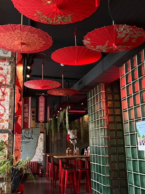 Restaurant Patio Decor, Japanese Cafe Aesthetic Interior, Chinese Restaurant Decor, Asian Fusion Restaurant Design, Traditional Japanese Cafe, Thai Style Interior, Asian Restaurant Aesthetic, Japanese Restaurant Aesthetic, Sushi Restaurant Design