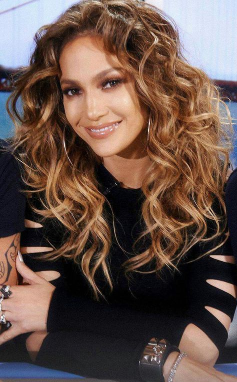 Jlo Hairstyles, Jlo Hair, Jlo Style, Jennifer Lopez Hair, Curly Hair Style, Hairstyles Curls, Celebrity Makeup Looks, Curls Hairstyles, Top Hairstyles