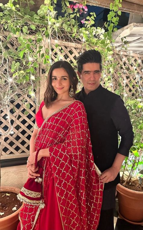 Alia Bhatt Red Lehenga, Diwali Party Outfit, Alia Bhatt Indian Wear, Shadi Outfits, Diwali Dress, Actress Dress, Chania Choli, Designer Dresses Couture, Lehenga Inspiration