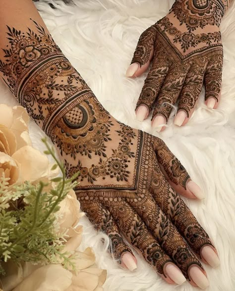 Henna Tattoo Design, Wedding Henna Designs, Tattoos Henna, Henna Hand, Henna Tattoo Hand, Henna Tattoo Designs Hand, Mehndi Designs Bridal Hands, Tattoo Henna, Design Henna