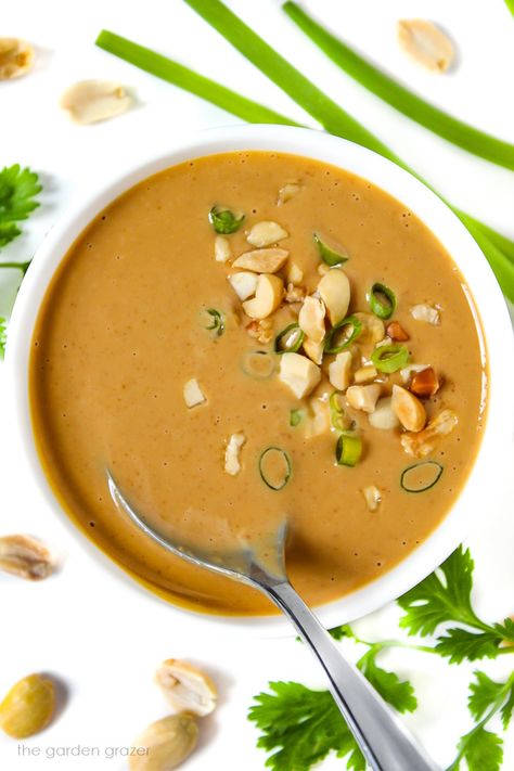 Vegan Peanut Sauce, Ginger Peanut Sauce, Vegetarian Gourmet, Sauce For Vegetables, Garden Grazer, Spring Roll Sauce, Easy Peanut Sauce, Peanut Sauce Recipe, Thai Peanut Sauce