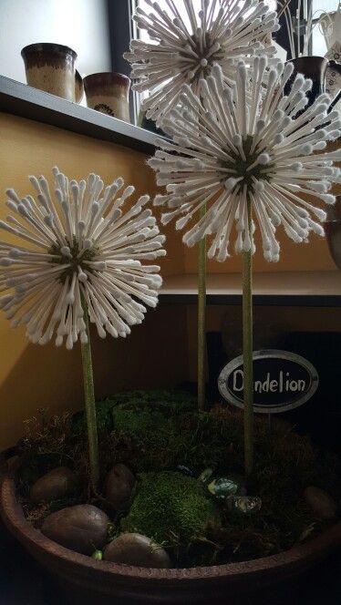 Dandelion with q-tips!! Dandelion Diy Crafts, Dandelion Decorations, Dandelion Staff, Twigs Decor, Dandelion Wall Art, Diy Spring Crafts, Pinterest Crafts, Plant Projects, Pinterest Diy Crafts