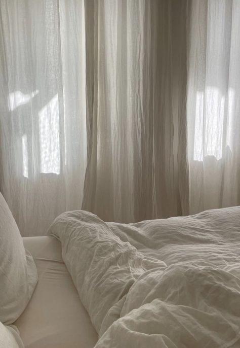 White Linen Sheets, Extensions Clip In, Farmhouse Bedding, Dream Apartment, Room Makeover Inspiration, Belgian Linen, Room Ideas Bedroom, Bedroom Aesthetic, Dream Bedroom