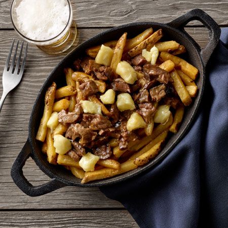 Roast Beef And Gravy, Beef And Gravy, Poutine Fries, Cheddar Cheese Curds, Poutine Recipe, Hormel Recipes, Sliced Roast Beef, French Fried Potatoes, Homemade Gravy