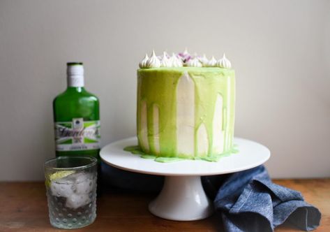 Gin and Tonic Layer Cake | Patisserie Makes Perfect Blue Drip Cake, Matcha Cupcakes, Fluffy Buttercream Frosting, Fluffy Buttercream, Cake Easy Recipe, Matcha White Chocolate, Meringue Frosting, Matcha Cake, Light Cakes