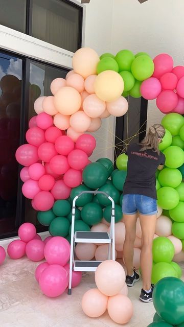 Balloon Decorations and Event Rentals Palm Beach on Instagram: "An easy way to make a balloon wall steadier 👍 #balloons #balloonwall #balloonbackdrop #southfloridaballoons #balloonartist #balloontips" Circle Balloon Wall, Balloon Wall Backdrop, Balloons Backdrop, Round Balloons, Balloon Backdrop, Balloon Wall, Balloon Decor, Wall Backdrops, Event Rentals