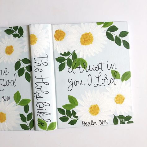 How To Paint An Easy Daisy With Acrylics- Bible Journaling With Me - Scribbling Grace Paint A Daisy, Painted Bible Cover, Hand Painted Bible Cover, Painting Daisies, Exodus Bible, Bible Verse Painting, Custom Bible Cover, Bible Journaling Printables, Painted Bible