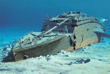 Unsinkable Obsession: the RMS Titanic - The Canadian Encyclopedia Titanic Underwater, Titanic Wreck, Titanic History, Titanic Ship, Abandoned Ships, The Titanic, Rms Titanic, Resting Place, Google Earth