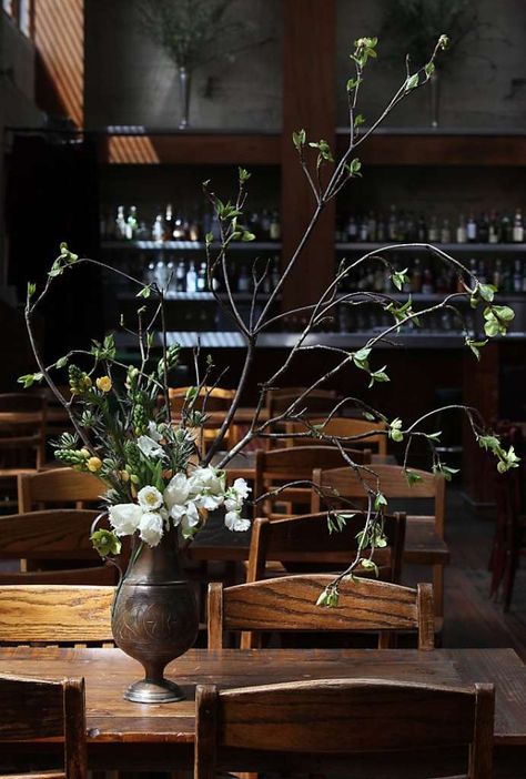 Florist Tips, Top Restaurants, The Bay Area, Restaurant Interior Design, Hotel Decor, Flower Branch, Floral Display, Restaurant Interior, Bay Area