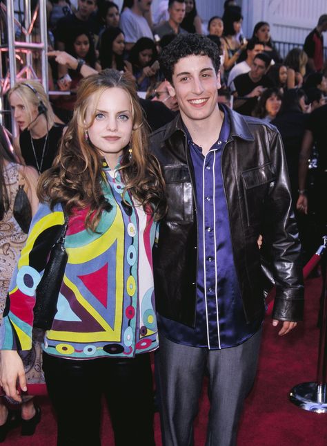 Mena Suvari & Jason Biggs, 9th Annual MTV Movie Awards, june 4th, 2000 Jason Biggs, Mena Suvari, 2000s Era, Mtv Movie Awards, Movie Awards, Year 2000, Magazine Cover, Mtv