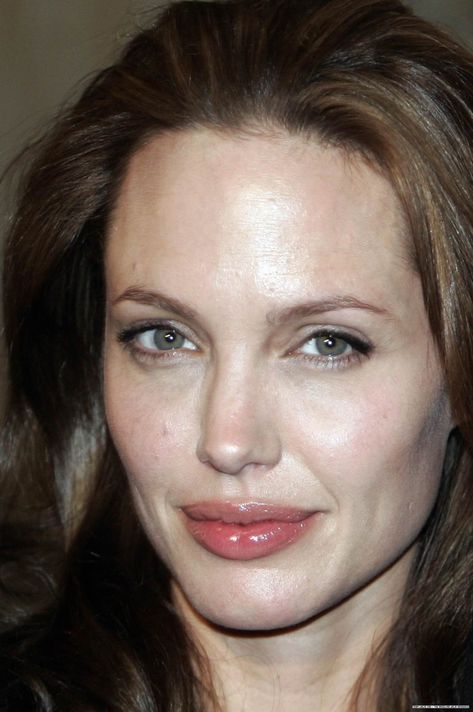 Angelina Jolie Eyes, Improve Personality, Angelina Jolie 90s, Angelina Jolie Makeup, Emma Frost Cosplay, Angelina Jolie Style, Adopted Children, Angelina Jolie Photos, Jolie Pitt