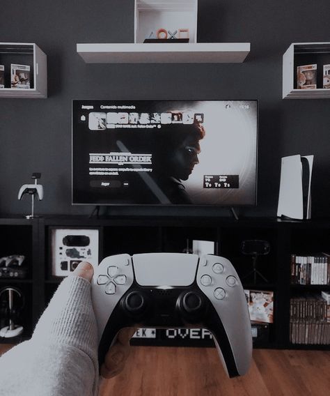 Ps4 Setup Bedroom, Ps5 Aesthetic Setup Living Room, Ps5 Setup Bedroom Tv, Ps4 Setup Ideas, Game Console Aesthetic, Playstation 5 Setup, Playstation 5 Aesthetic, Ps5 Room, Ps4 Gaming Setup