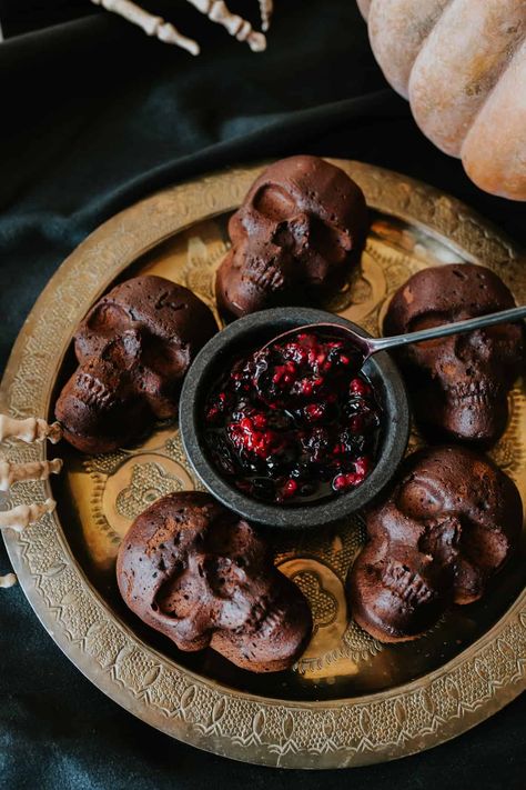 Mini Cake Molds, Chocolate Skull Cake, Skull Cake Pan, Skull Cakes, Mexican Desserts, Skull Cake, Berry Sauce, Mexican Chocolate, Halloween Baking