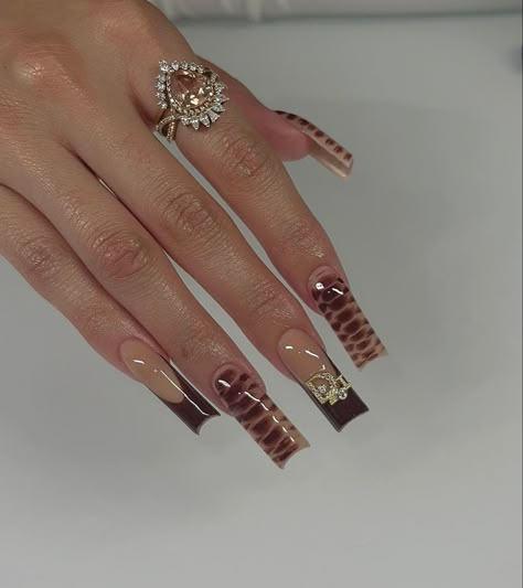 Modern French Manicure, Black French Tip Nail, Black French Tip, French Tip Nail Art, Brown Acrylic Nails, Acrylic Toe Nails, Classy Acrylic Nails, Modern French, Long Acrylic Nails Coffin