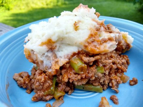 Hamburger Pie – Your Everyday Heirlooms Hamburger Mashed Potato Pie, Shepherds Pie With Green Beans, Farmhouse Hamburger And Potato Bake, Hamburger Pie Recipes, Hash Brown Hamburger Casserole, Amish Country Poor Man’s Hamburger Steaks, Hamburger Pie, Shepards Pie Recipe, Hamburger Hash