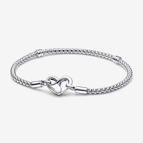 Update your collection with our new Pandora Moments Studded Chain Bracelet. Hand-finished in sterling silver, this bracelet features a flexible, textured chain and an infinity-detailed openable heart-shaped clasp with an interior infinity symbol. Please note: a maximum of 14-18 charms, dangle charms or pendants can be styled among the three sections divided by the threaders. - Pandora Moments Studded Chain Bracelet - Sterling silver - Sz. 7.9 in Dune Jewelry, Tattoo Bracelet, Charm Set, Jewelry Lookbook, Pandora Bracelet, Pandora Jewelry, Glasses Accessories, Heart Bracelet, Animal Jewelry