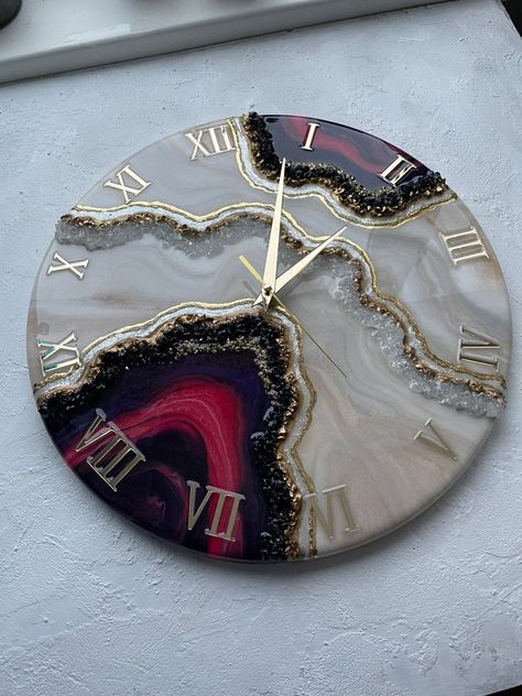 Wall Clock Design Ideas, Resin Art Canvas, Clock Design Ideas, Resin Geode, Gold Wall Decor, Resin Art Painting, Geode Art, Resin Wall Art, Wall Clock Design