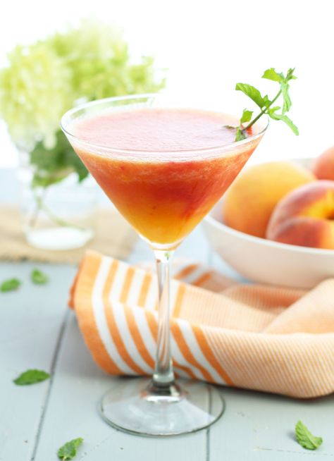 Georgia Peach Martini Champagne Popsicles, Peach Martini, Popsicle Cocktail, Holland Photography, Martini Recipes, Gin Tonic, Aperol Spritz, Summer Cocktails, Adult Drinks