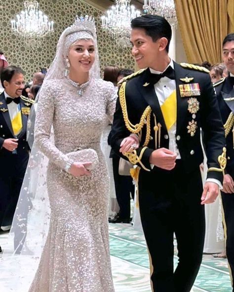 The wedding of Prince Mateen of Brunei and Anisha Rosnah binti Adam – Banquet (15 january) – The Real My Royals Brunei Royal Wedding, Prince Mateen Wedding, Brunei Royal Family, Prince Mateen And Anisha, Anisha Mateen, Prince Wedding, Hair Upstyles, Royal Brides, My Prince Charming