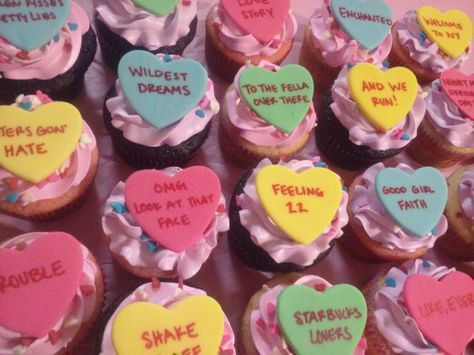 Cupcakes With Hearts, Taylor Swift Valentines Day, Taylor Swift Cupcakes, Taylor Swift Valentines, Valentines Day Diy, Taylor Swift Cake, Kids Party Planning, Singles Awareness Day, Best Gin