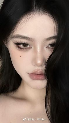 Korean Smokey Makeup, Dark Everyday Makeup, Korean Smokey Eye, Dark Korean Makeup, Low Contrast Makeup, Dark Eyeshadow Looks, Contrast Makeup, Vamp Makeup, Smoky Makeup