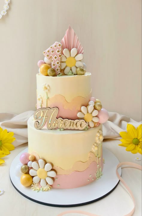 Cute birthday cake Daisies First Birthday, Pastel Daisy Cake, 2 Tier Daisy Cake, First Birthday Cake Daisy, Boho Daisy Birthday Cake, Daisy Flower Cake Birthday, Daisy Themed Birthday Cake, Spring Themed Cake, Daisy Cake Ideas Simple