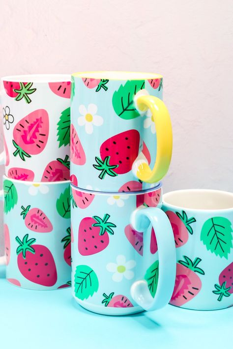 Keep reading to learn everything you need to know about adding full wrap sublimation prints to mugs including sublimating under the mug handle. #sublimation #sublimationblank #cricut #cricutmade Cricut Videos, Mug Handle, Sublimation Gifts, Sublimation Mug, Country Chic Cottage, Maker Project, Chic Cottage, Mug Wrap, Sublimation Mugs