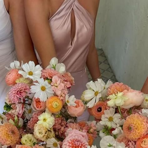 Good Seed Floral on Instagram: "Peaches and Cream, sherbet + wild Italian villa inspired romance for our first wedding back of the fall season! •
•
•
•
•
•
•
#texasbride #texaswedding #austinflorist #southernweddings #austinwedding #austinbride #palmspringswedding #thatsdarling #bridalstyle  #arizonawedding #palmspringsbride #ohwowyes #fineartflorist #bridalbouquet #goodseedfloral 
#weddingphotoinspiration #bridalflowers #bouquetinspo #weddingfloralinspo #weddingflorist #austinweddingflorist #florist #weddingbouquet" Peaches And Cream Wedding Flowers, Peach And Coral Wedding Flowers, Pink And Orange Wedding Flowers, Peaches And Cream Wedding, Peach Bridal Bouquet, Apricot Wedding, Cream Wedding Flowers, Bridal Bouquet Peach, Coral Wedding Colors