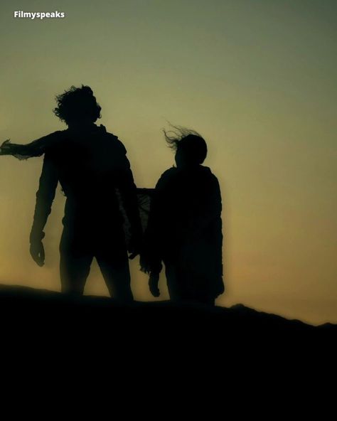 Timothée Chalamet and Zendaya on the set of Dune #dune #dunemovie #timotheechalamet #zendaya #celebrity #celeb #bts #onset🎥🎬 #cinema #movies #filmyspeaks Dune Film, Dune Series, Jack Davison, Light Movie, Dune Part Two, Movie Nerd, One Step Beyond, Paul Atreides, Denis Villeneuve