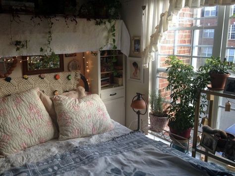 Bedroom Design Styles, Room Things, Barbie Dreamhouse, Earthy Bedroom, Plant Room, Dream Place, Aesthetic Rooms, Dreamy Room, Design Girl