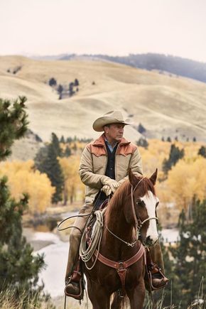 Overlooking Darby Montana, Yellowstone Series, Cowboy Pictures, Real Cowboys, Don Draper, Cowboy Girl, Western Life, Cowboy Up, Mountain High