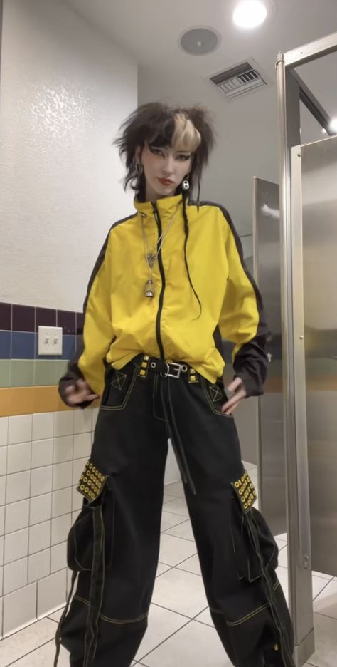 Tattoo Artist Aesthetic Outfit, Artist Aesthetic Outfit, Cybergoth Outfits, Dark Mode, Artist Aesthetic, Yellow Outfit, Emo Outfits, Outfits Aesthetic, Black N Yellow