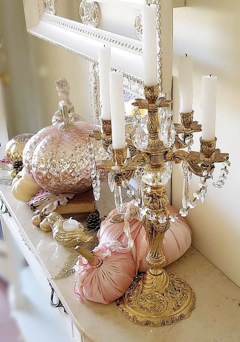 Victorian Cottage Decor, Fall Dinnerware, Bridal Shop Decor, Antique Booth Ideas, Fall Pumpkin Decor, Decoration Shabby, Diy Light Fixtures, Pretty Candle, Romantic Room