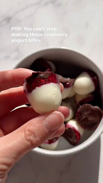 Chocolate Raspberry Yogurt Bites, Yogurt Bites Recipe, Greek Yogurt Honey, Chia Jam Recipe, Melt Method, Yogurt Honey, Raspberry Yogurt, Yogurt Bites, Frozen Raspberries