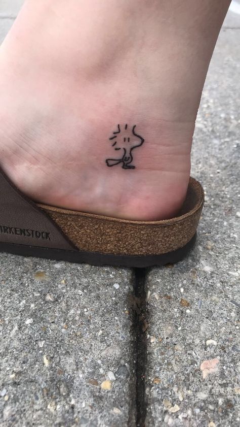 Peanuts Tattoo Small, Small Woodstock Tattoo, Cool Small Doodles, Peanuts Gang Tattoo Ideas, Tiny Cartoon Tattoos, Peanuts Cartoon Tattoo, Minimalist Tattoo Cartoon, Thing 1 Thing 2 Tattoo, Muppets Tattoo Simple