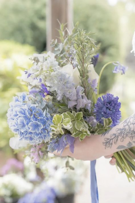 Hyacinth Bouquet Aesthetic, Hyacinth Flower Bouquets, Hyacinth Bridal Bouquet, Fairy Tail Wedding Theme, Hyacinth Wedding, Hyacinth Bouquet, Fairy Tail Wedding, Flowers Bride, Boho Wedding Inspiration