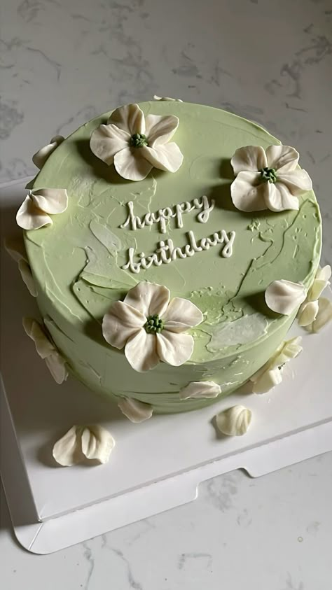 Olive Green Cake Ideas, Bday Cake For Mom Simple, Classy Cake Ideas, 15 Year Cake Ideas, 21 Birthday Cake For Men, Simple Funny Birthday Cake, Earthy Cake Design, Dainty Cake Designs, Small Aesthetic Cakes