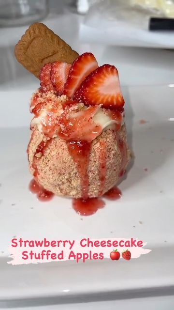 Strawberry Cheesecake Apples, Stuffed Apples Dessert, Cheesecake Stuffed Apples, Diy Cheesecake, Apples Recipes, Stuffed Apples, Chocolate Business, Love Recipe, Candy Apple Recipe