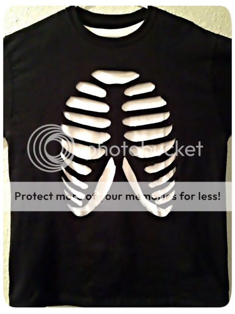 3squeezes: DIY Skeleton-Tee Skeleton Corset Rib Cage, Skeleton Corset, Church Halloween Party, Diy Skeleton, Church Halloween, Skeleton Shirt, Easy Halloween Costumes, Costume Makeup, Easy Tutorial